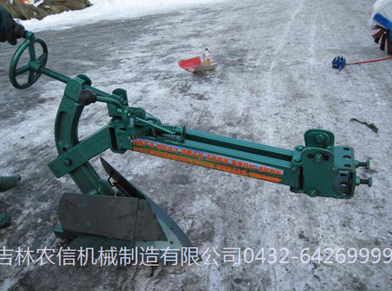 1LSW-135型水(shui)旱田兩用犁(li)